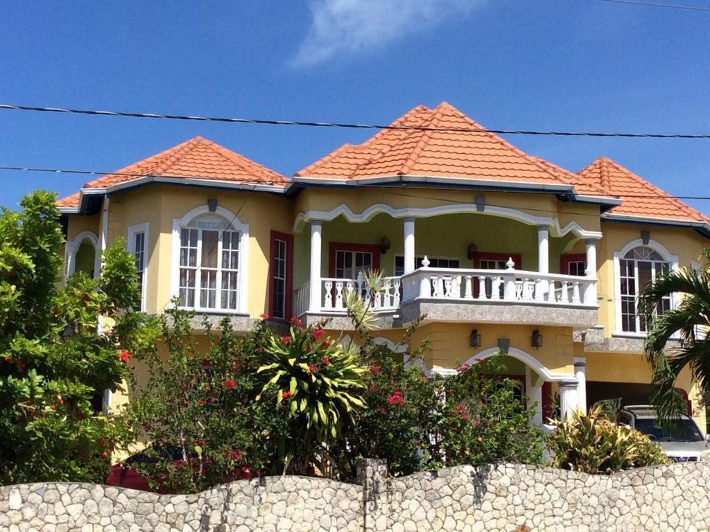 Отель Jamaica Dream Gateway Richmond Экстерьер фото